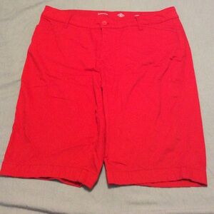 Woman’s St.Johns Bay red Bermuda shorts size 18